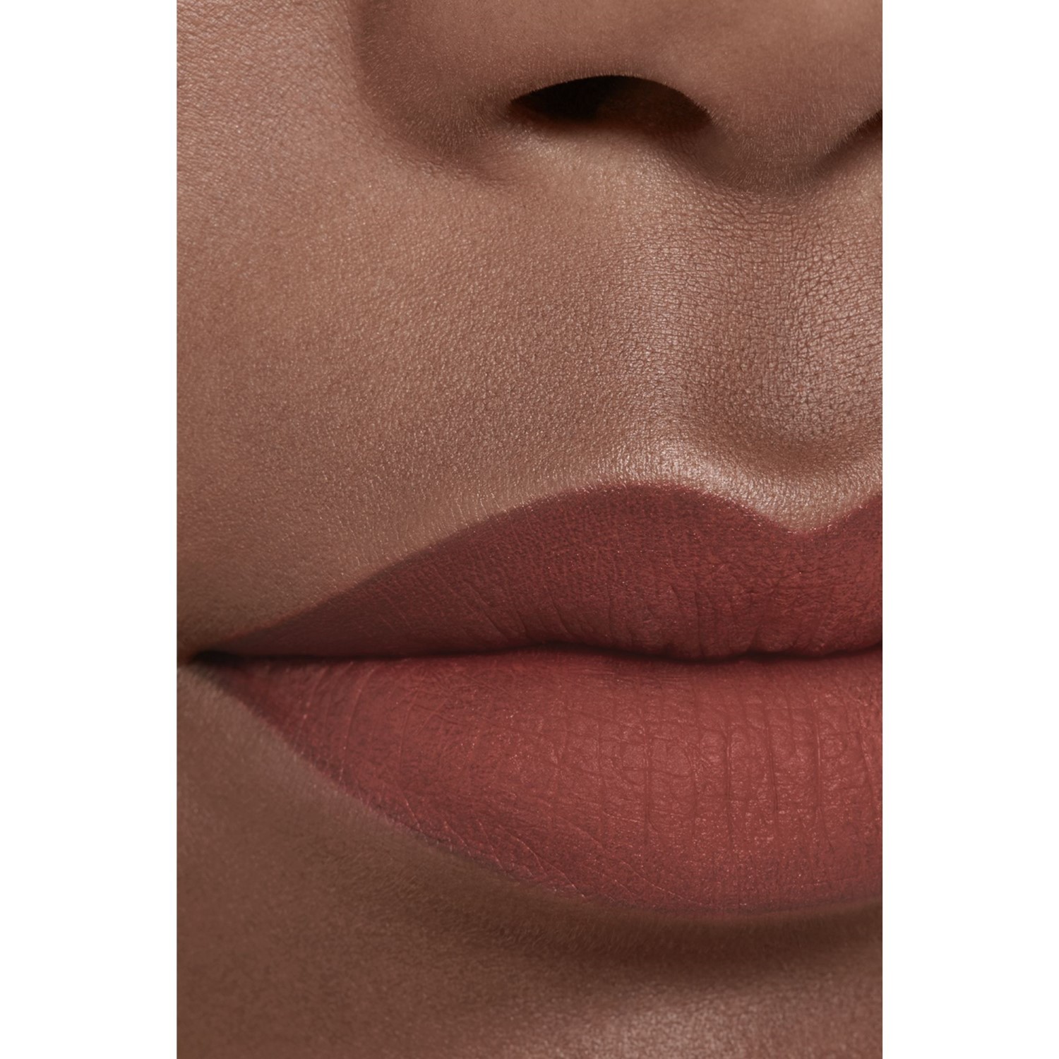 LA BARRA DE LABIOS LÍQUIDA MATE INTENSA DE LARGA DURACIÓN